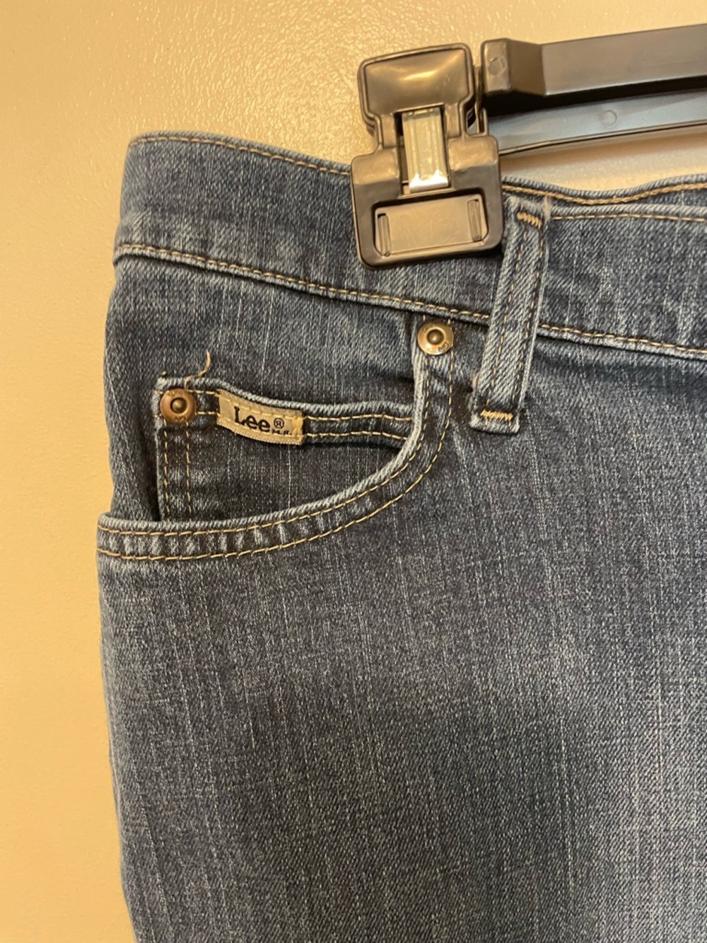 Lee Women's Relaxed Fit Straight-Leg Jeans mid-rise fit sz 16s ladies blue - Picture 5 of 9